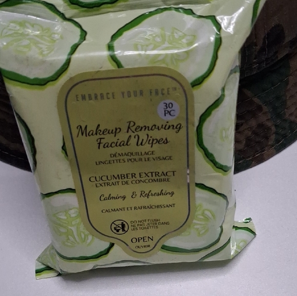 Embrace Other - Embrace Your Face Makeup Removing Facial Wipes - Green